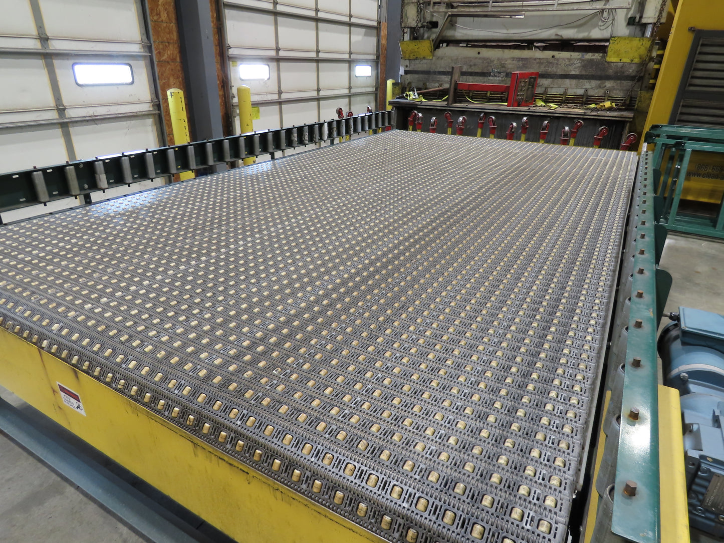 UMD 8' 8"W x 15' MatTop Plastic Roller Belt Conveyor 98"BF 3PH Belt Drive 112FPM