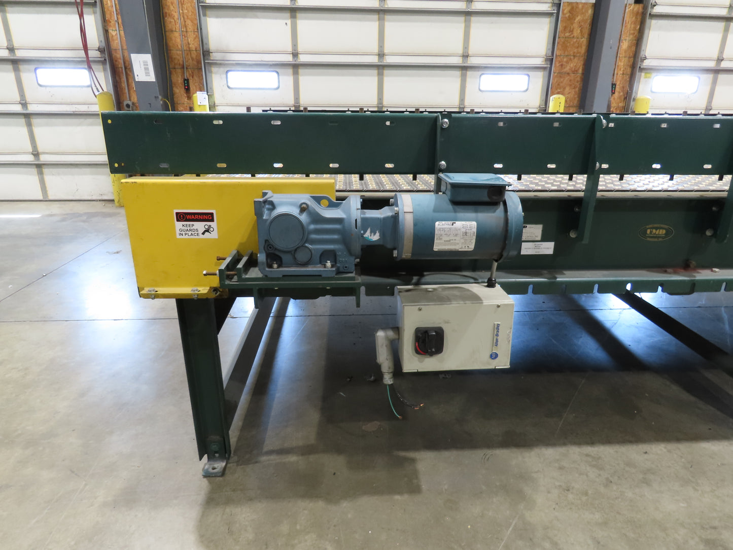 UMD 8' 8"W x 15' MatTop Plastic Roller Belt Conveyor 98"BF 3PH Belt Drive 112FPM