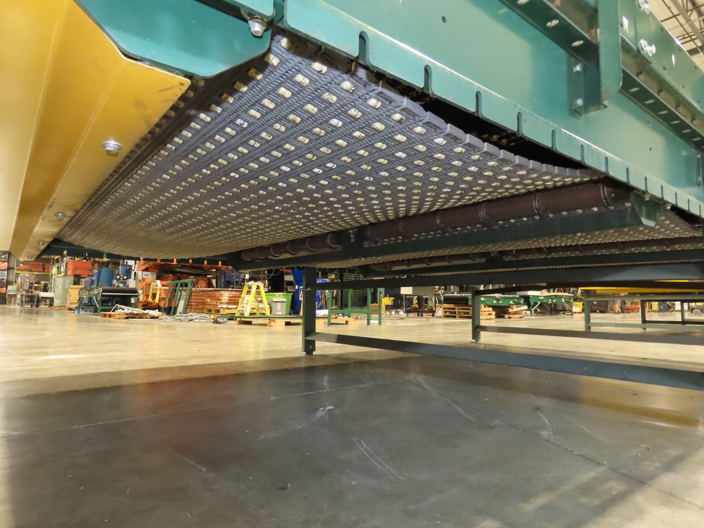 UMD 8' 8"W x 15' MatTop Plastic Roller Belt Conveyor 98"BF 3PH Belt Drive 112FPM