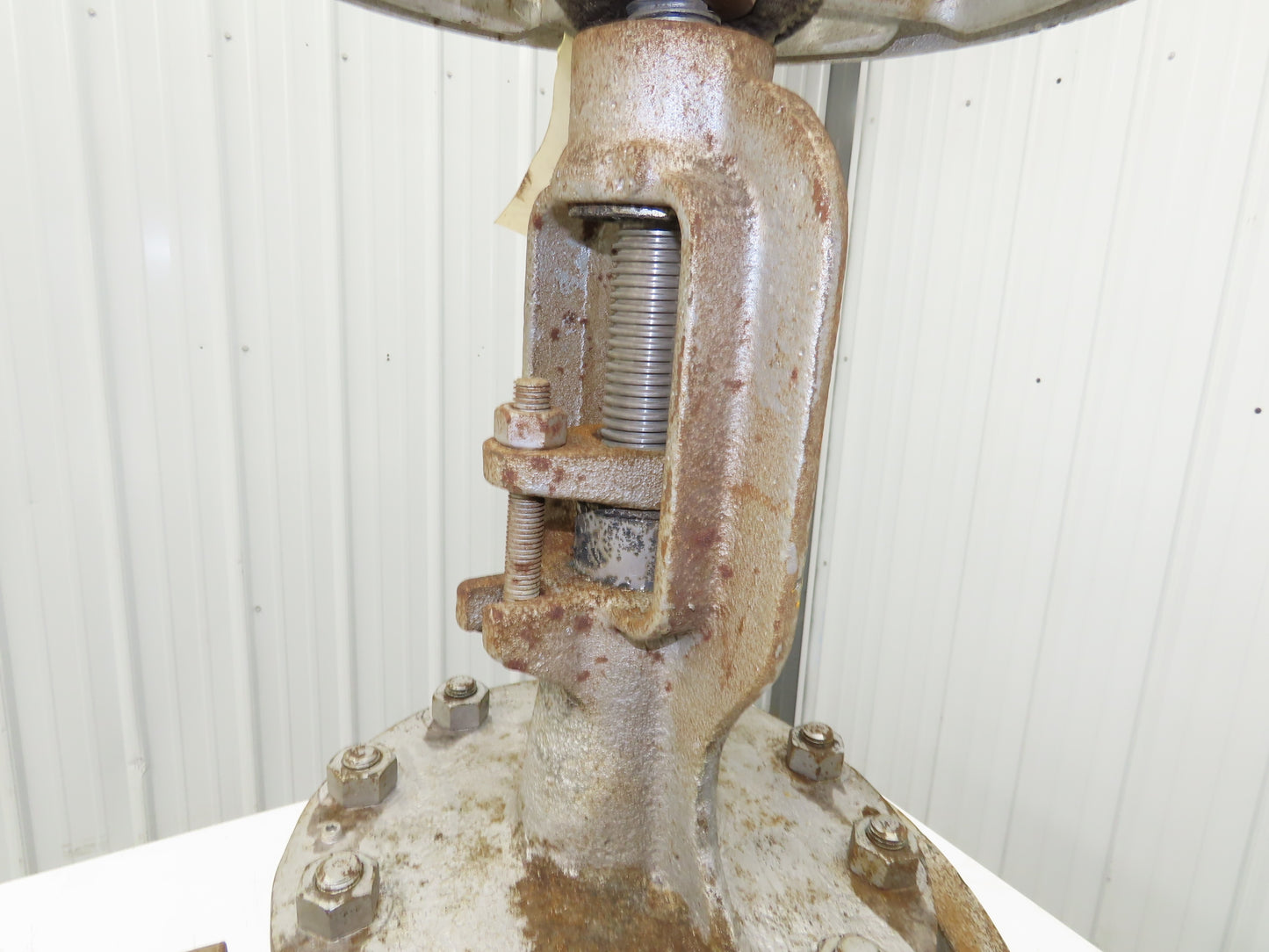 Newco WKM 345F 6" Flanged Globe Valve Class 300 RF Rising Stem Handwheel