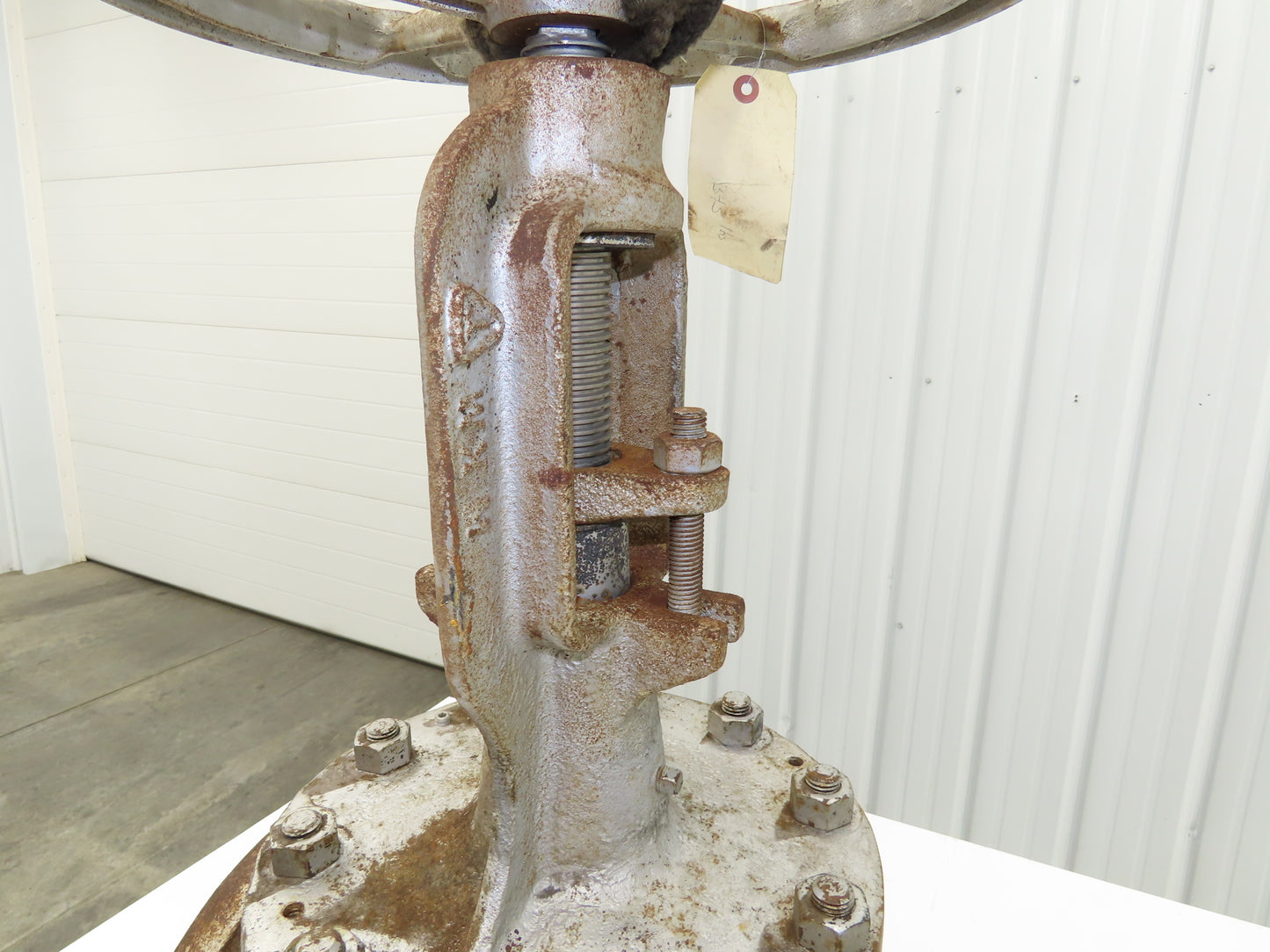Newco WKM 345F 6" Flanged Globe Valve Class 300 RF Rising Stem Handwheel