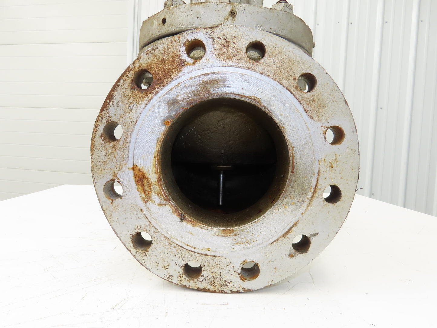 Newco WKM 345F 6" Flanged Globe Valve Class 300 RF Rising Stem Handwheel