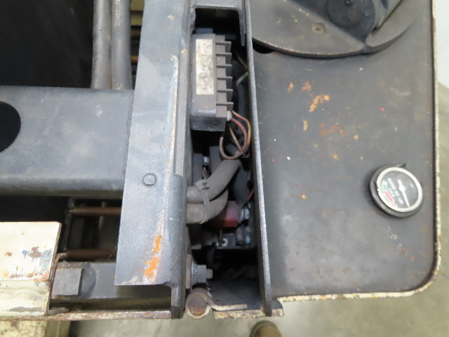 Crown 40WTL Straddle Pallet Stacker Forklift 4000 lb Lift 130" Max 24V 1351H