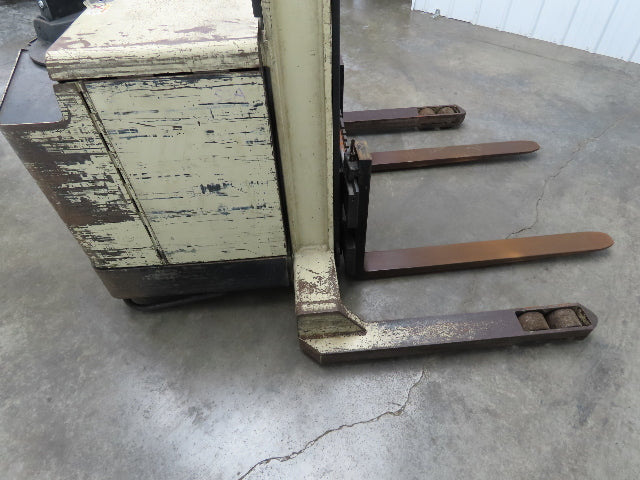 Crown 40WTL Straddle Pallet Stacker Forklift 4000 lb Lift 130" Max 24V 1351H