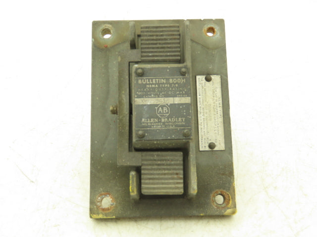 Allen Bradley X-385416 Start Stop Pushbutton Station 600V & 800H-Z31819 Contacts