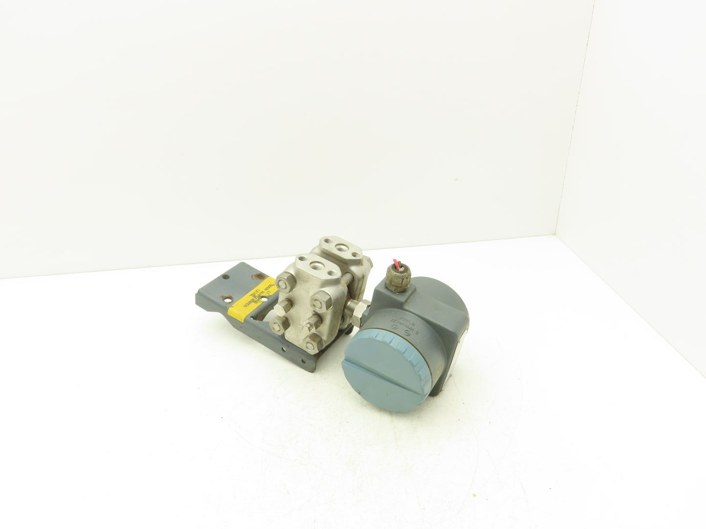 Foxboro 823DP-D3S1NHO Pressure Transmitter 12.5-42VDC 1500PSI W/Bracket No Cap