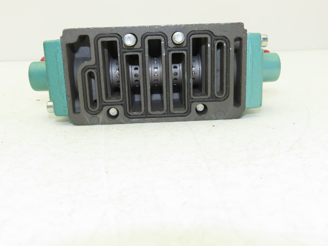 Numatics I22BB500R061D61 Pneumatic Dual Solenoid Valve 145PSI 24VDC 5/3-Way