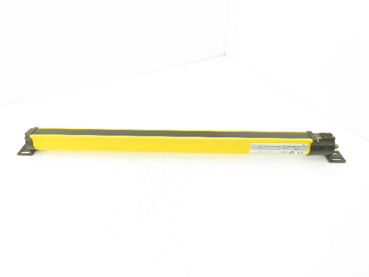 Allen Bradley R4K0640YD Guardshield Light Curtain Transmitter 640mm 24VDC *Read*