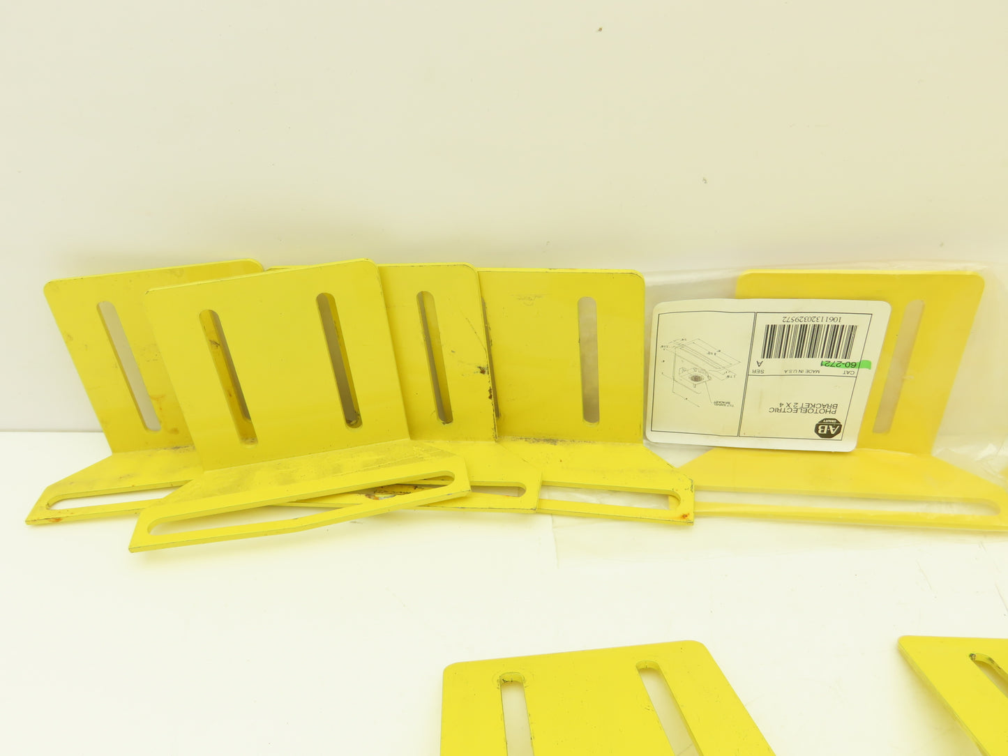 Allen Bradley 60-2721  2x4" Conveyor Sensor Reflector Bracket Yellow  Lot of 25