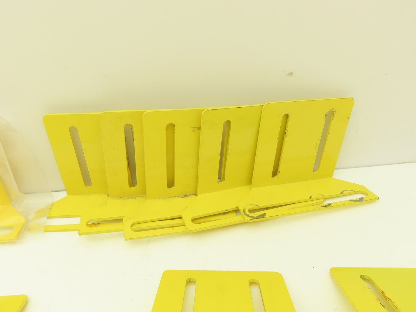 Allen Bradley 60-2721  2x4" Conveyor Sensor Reflector Bracket Yellow  Lot of 25
