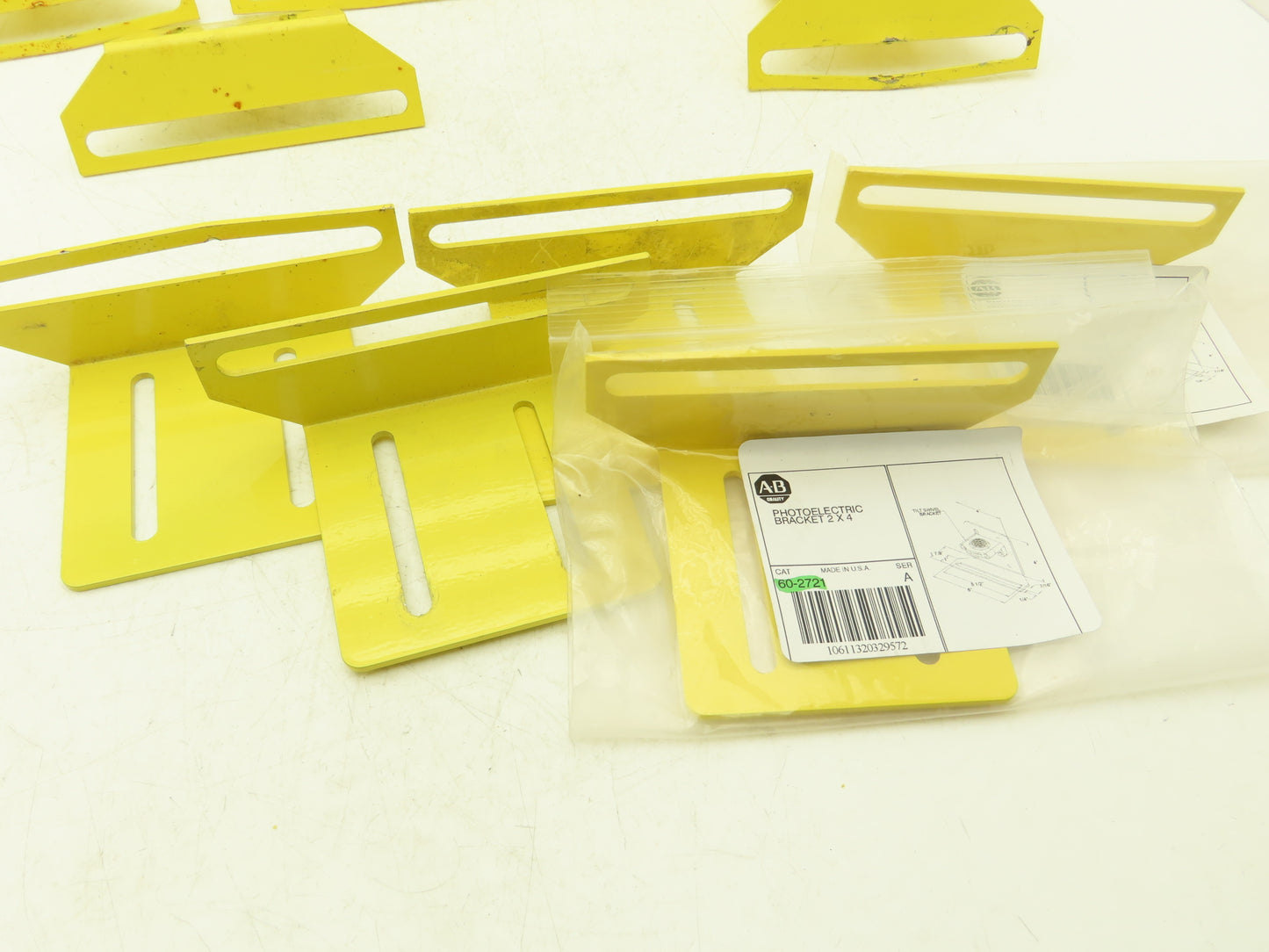 Allen Bradley 60-2721  2x4" Conveyor Sensor Reflector Bracket Yellow  Lot of 25