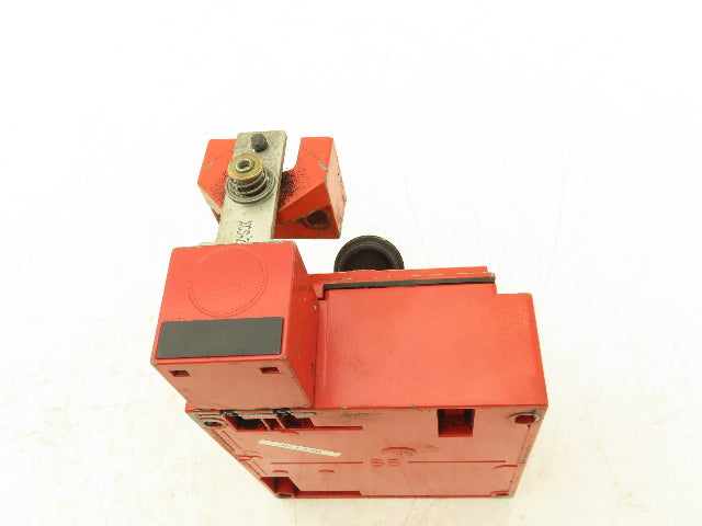 Telemecanique XCS-E7333 Interlock Safety Door Switch 120/240VAC W/Straight Latch