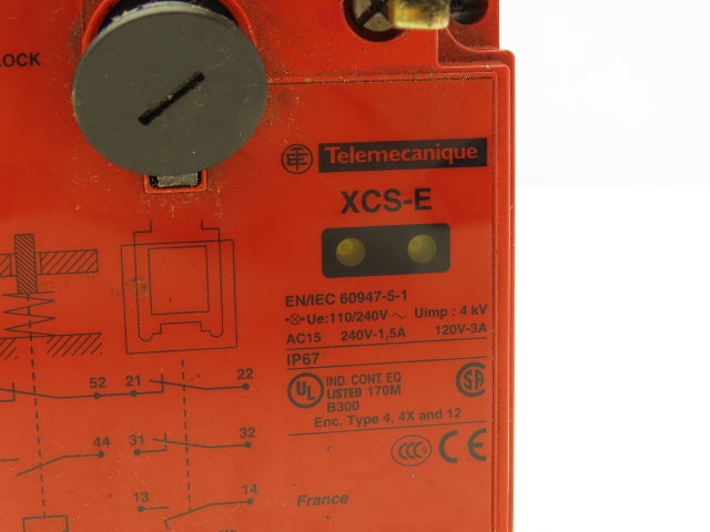 Telemecanique XCS-E7333 Interlock Safety Door Switch 120/240VAC W/Straight Latch