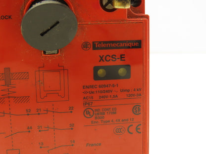Telemecanique XCS-E7333 Interlock Safety Door Switch 120/240VAC W/Straight Latch