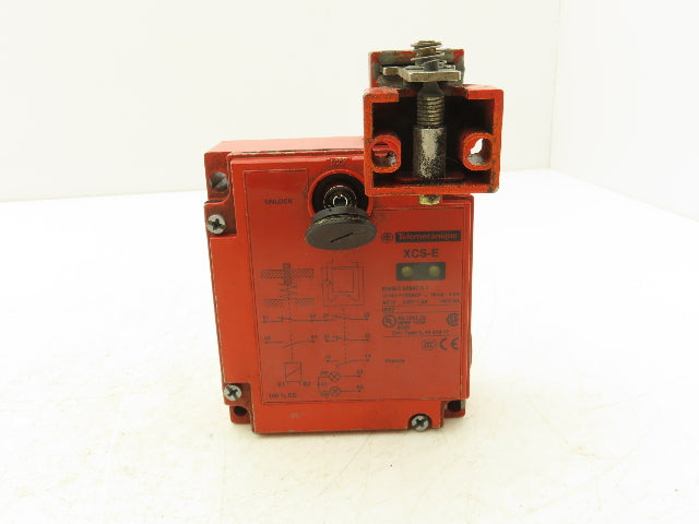 Telemecanique XCS-E7333 Interlock Safety Door Switch 120/240VAC W/Straight Latch