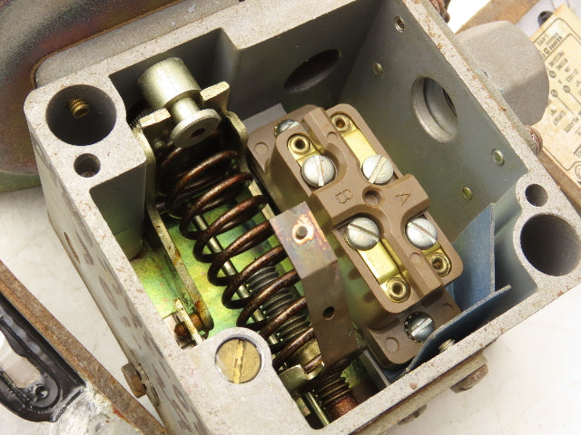 Square D 9012 AMW1  Pressure Switch 0.25-2.5# 120V-600VAC Lot Of 4