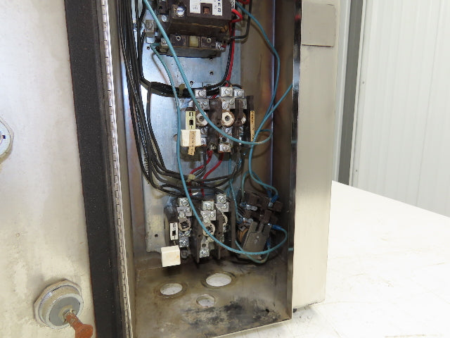 Cuttler Hammer Combination Motor Starter Fusible 5Hp 575V 3Ph 208V Coil SS