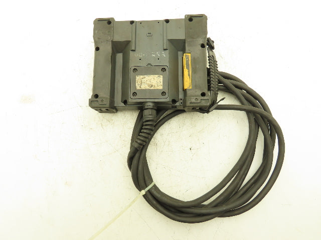 Idec HG2R-SS62BH-MK1260 Robot Teach Pendant Display With E-Stop & Cord *Photos
