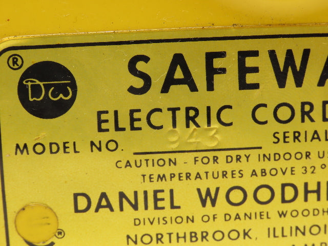 Woodhead Safeway 943 Retractable Cord Reel 120V 30' Constant Tension Non-Locking