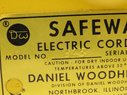 Woodhead Safeway 943 Retractable Cord Reel 120V 30' Constant Tension Non-Locking