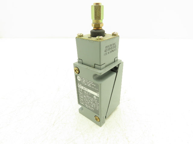 Allen Bradley 802T BATP Metal Plug-In Oiltight Limit Switch 4 Circuits 120-300V