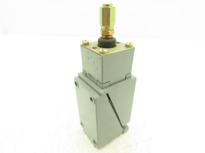 Allen Bradley 802T BATP Metal Plug-In Oiltight Limit Switch 4 Circuits 120-300V