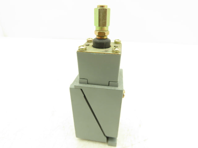 Allen Bradley 802T BATP Metal Plug-In Oiltight Limit Switch 4 Circuits 120-300V