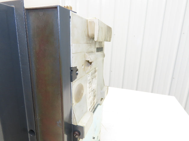 Siemens WLL2F330 Air Circuit Breaker 600VAC 3000A Switchgear 	ETU745 Cubicle Bus