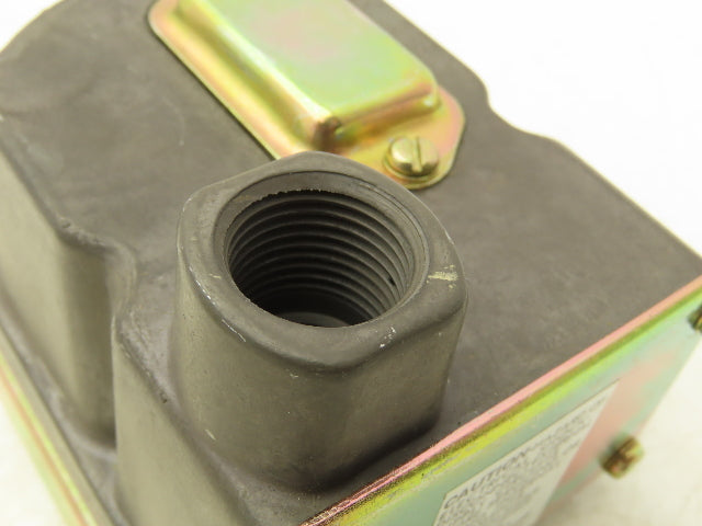 Barksdale D1T-GH3SS-U Diaphragm Pressure Switch 0.3-3 psi Range 21.1-2109 mmH2O