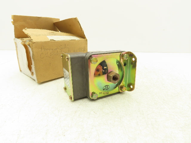 Barksdale D2T-A3SS-Q24 Pressure or Vacuum Actuated Switch 0.3-3 psi Range