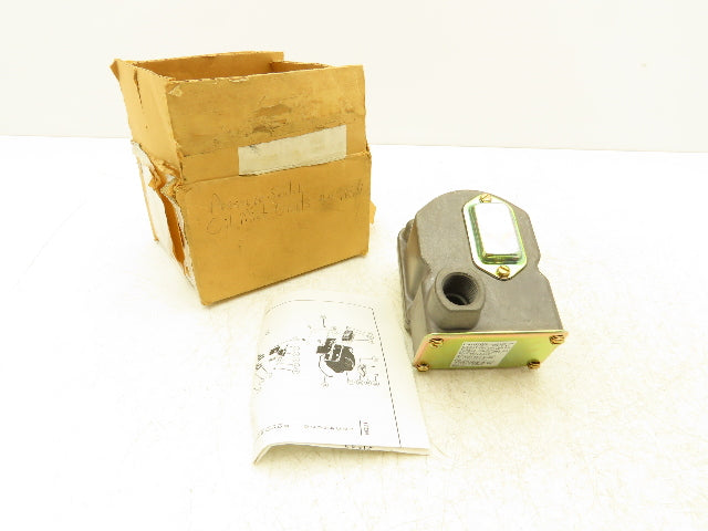 Barksdale D2T-A3SS-Q24 Pressure or Vacuum Actuated Switch 0.3-3 psi Range