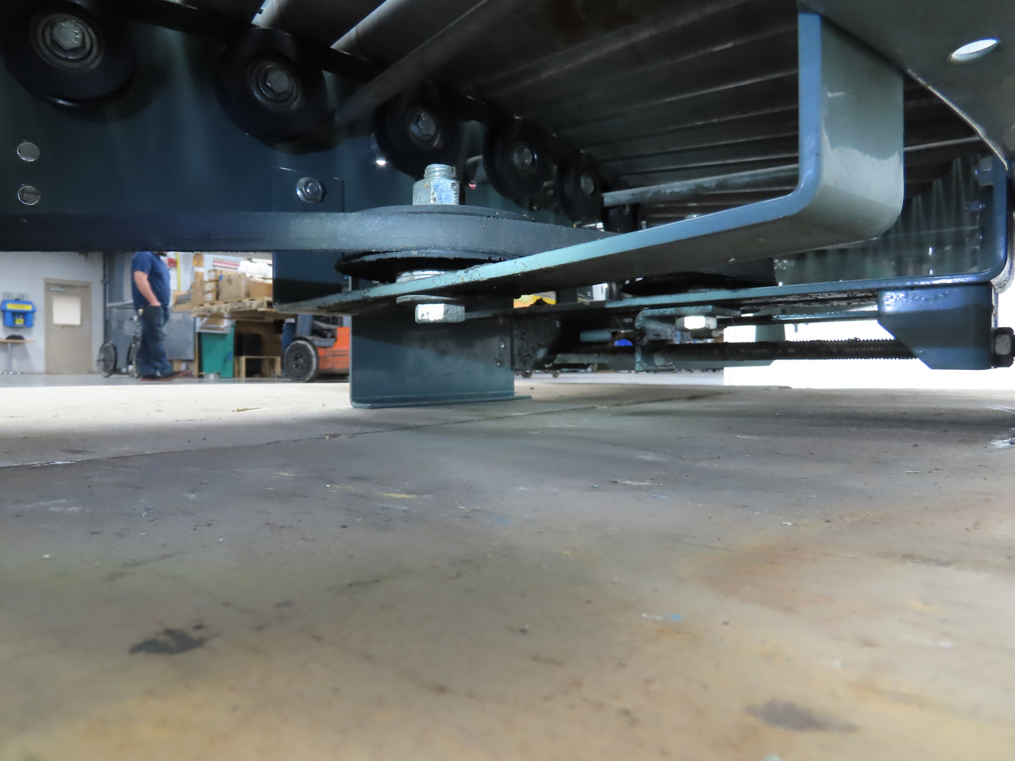 Hytrol 18"x 90° RH Curve Accumulation Roller Conveyor 15"BF V-Belt Slave Drive