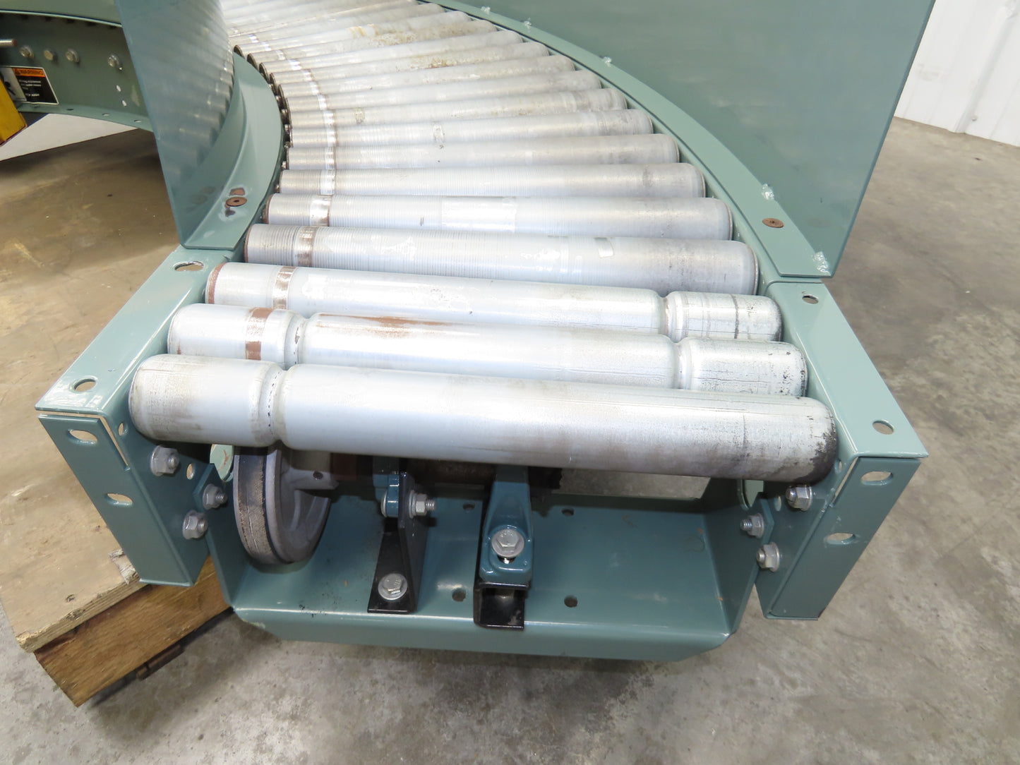 Hytrol 18"x 90° RH Curve Accumulation Roller Conveyor 15"BF V-Belt Slave Drive