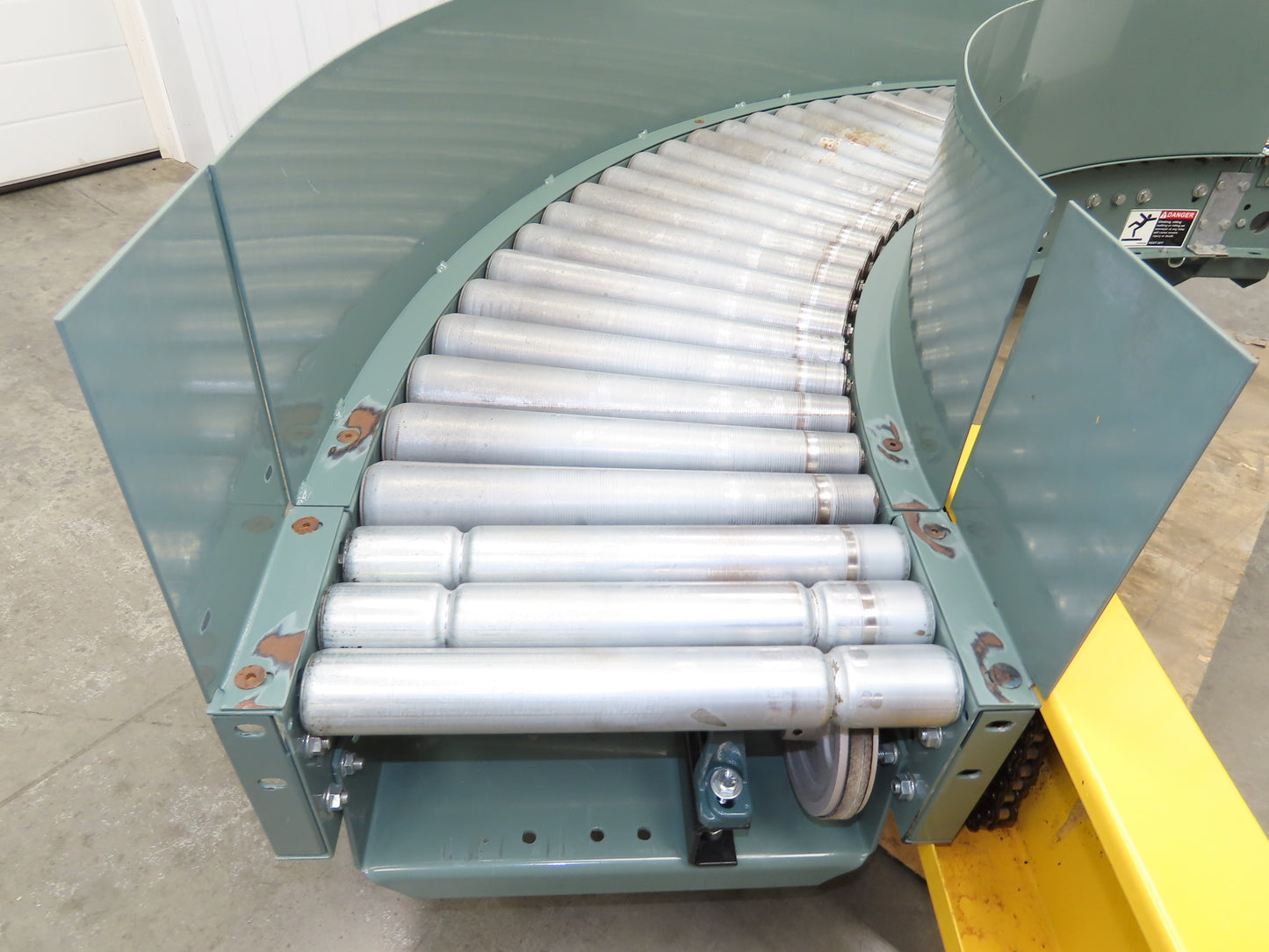 Hytrol 18"x 90° RH Curve Accumulation Roller Conveyor 15"BF V-Belt Slave Drive