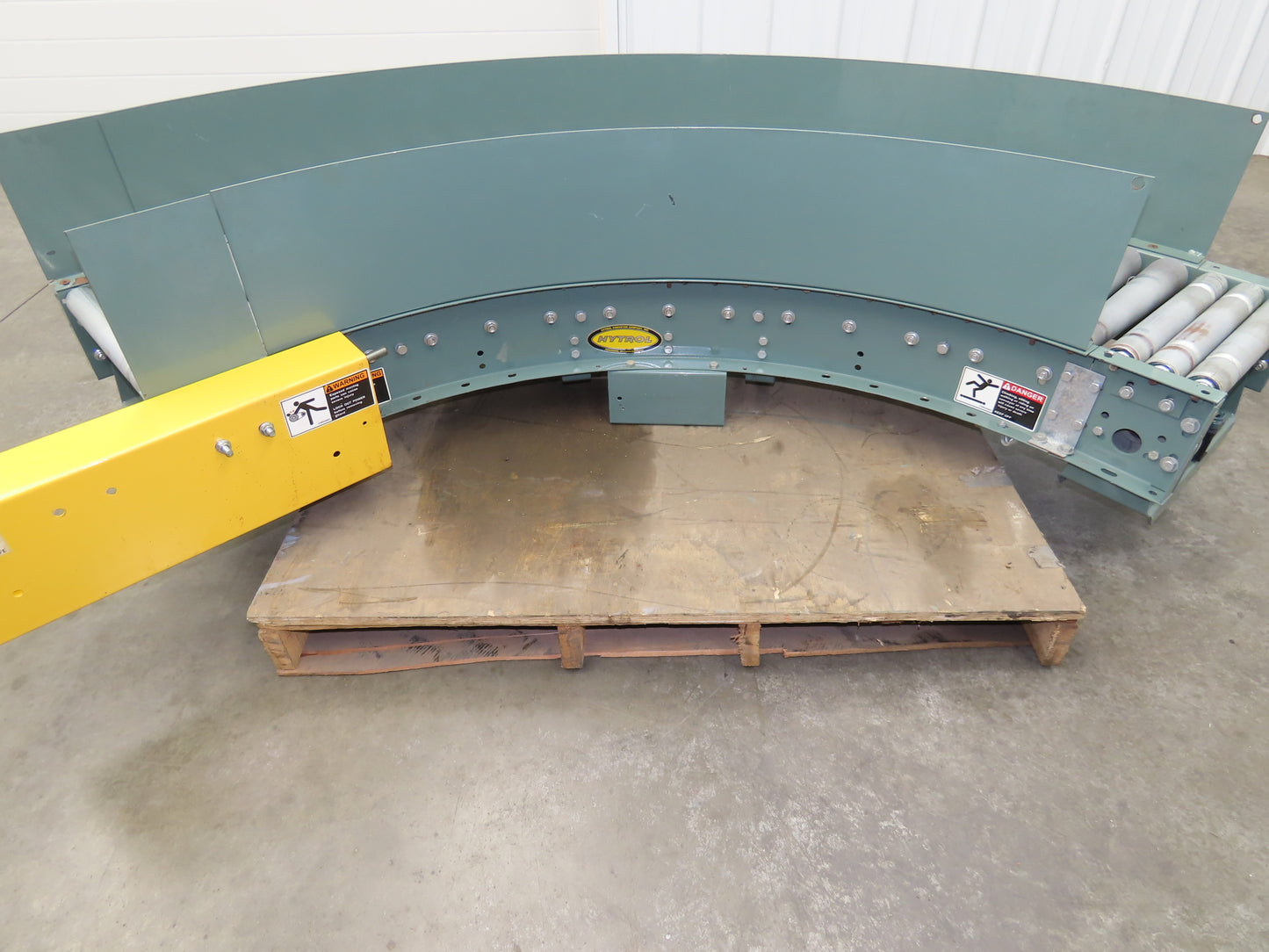 Hytrol 18"x 90° RH Curve Accumulation Roller Conveyor 15"BF V-Belt Slave Drive