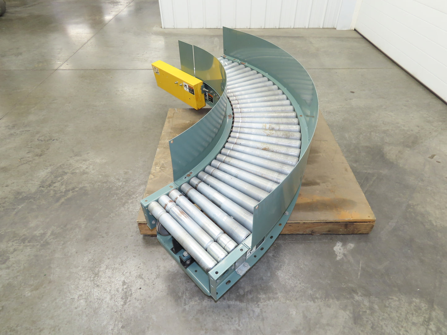 Hytrol 18"x 90° RH Curve Accumulation Roller Conveyor 15"BF V-Belt Slave Drive