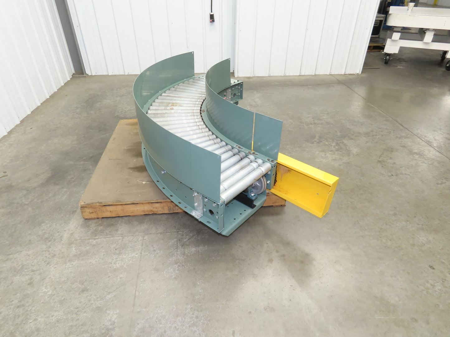 Hytrol 18"x 90° RH Curve Accumulation Roller Conveyor 15"BF V-Belt Slave Drive
