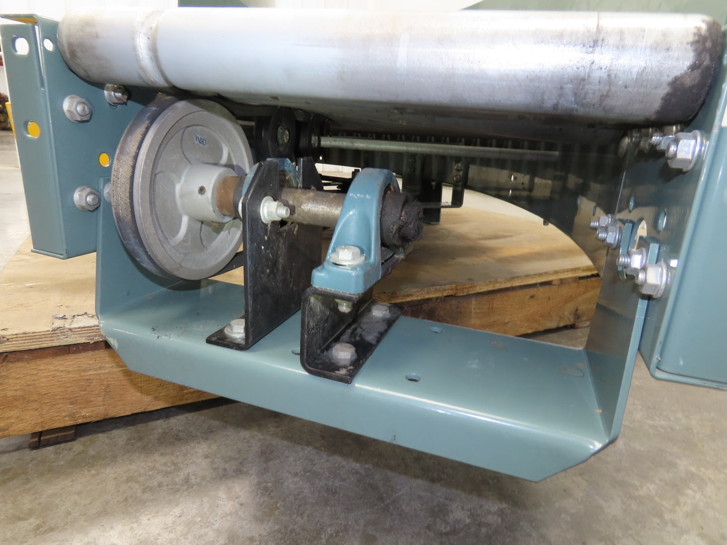 Hytrol 18"x 90° RH Curve Accumulation Roller Conveyor 15"BF V-Belt Slave Drive