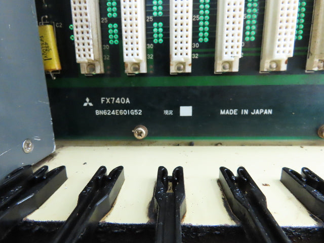 Mitsubishi MELDAS-YQ8C Control Unit Type UF740B CNC 11-Slot Card Rack