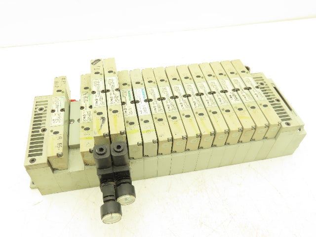 Numatics 239-1180 Pneumatic Solenoid Valve 16-Station Manifold 120psi 120V Coil