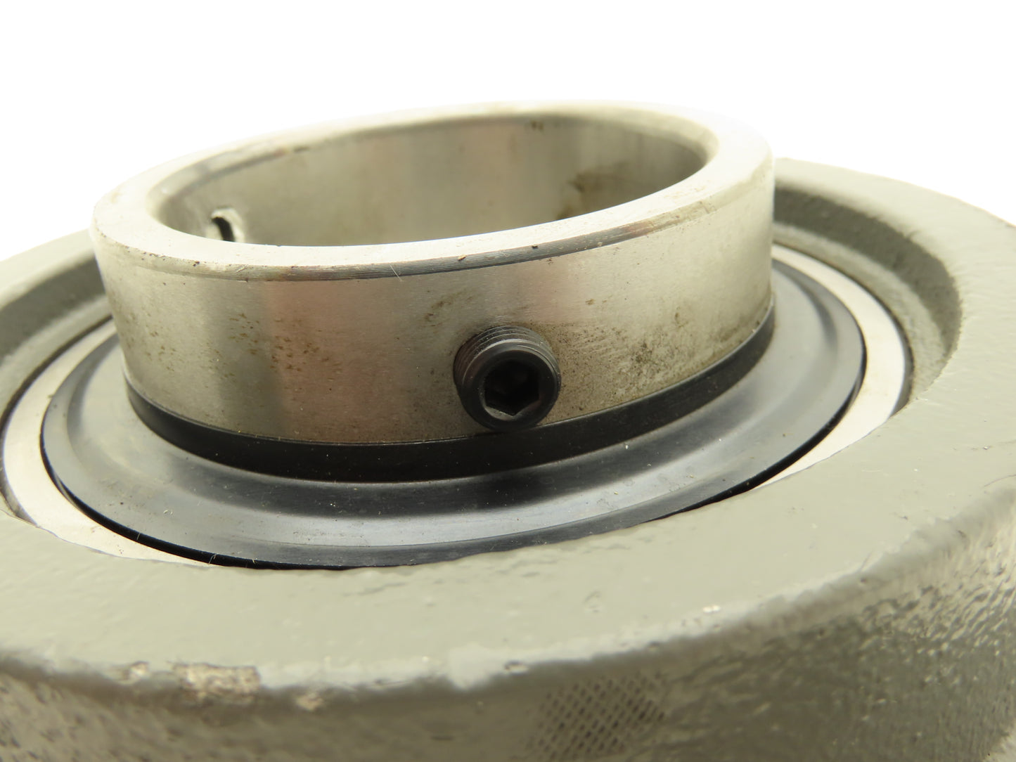 PTI F214 UCF214-44  Cast Iron 4-Bolt Flange Bearing 2-3/4" Bore 2 Set Screws