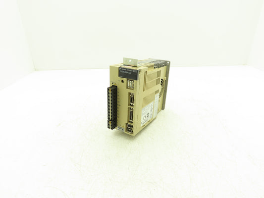 Yaskawa SGDS-08A12A AC Motor Drive 1PH 230V 8.8A In 3PH 0-230V 0-300Hz 750W Out