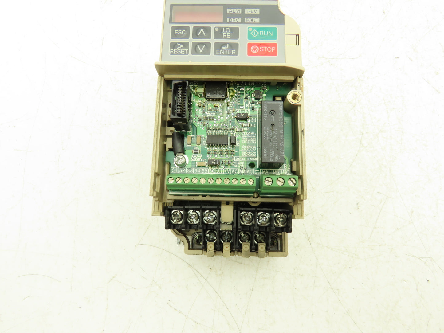 Yaskawa Compact Variable Frequency Drive 240V 3Ph In 0-240V 0-400Hz 0.4kW Out