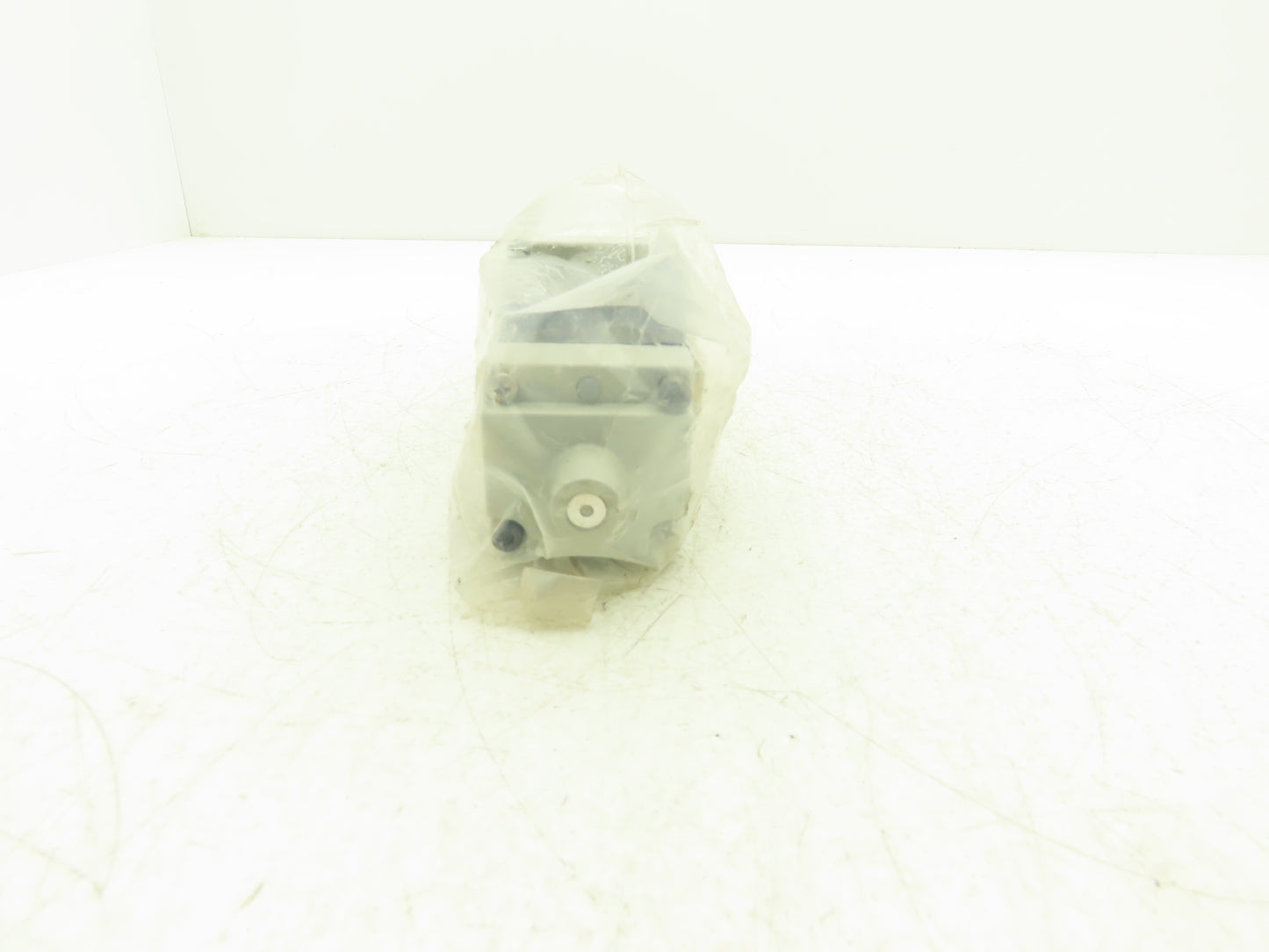 Numatics I34SS500K000030 Pneumatic Dual Solenoid Valve 3/4 Way 150 PSI 120VAC