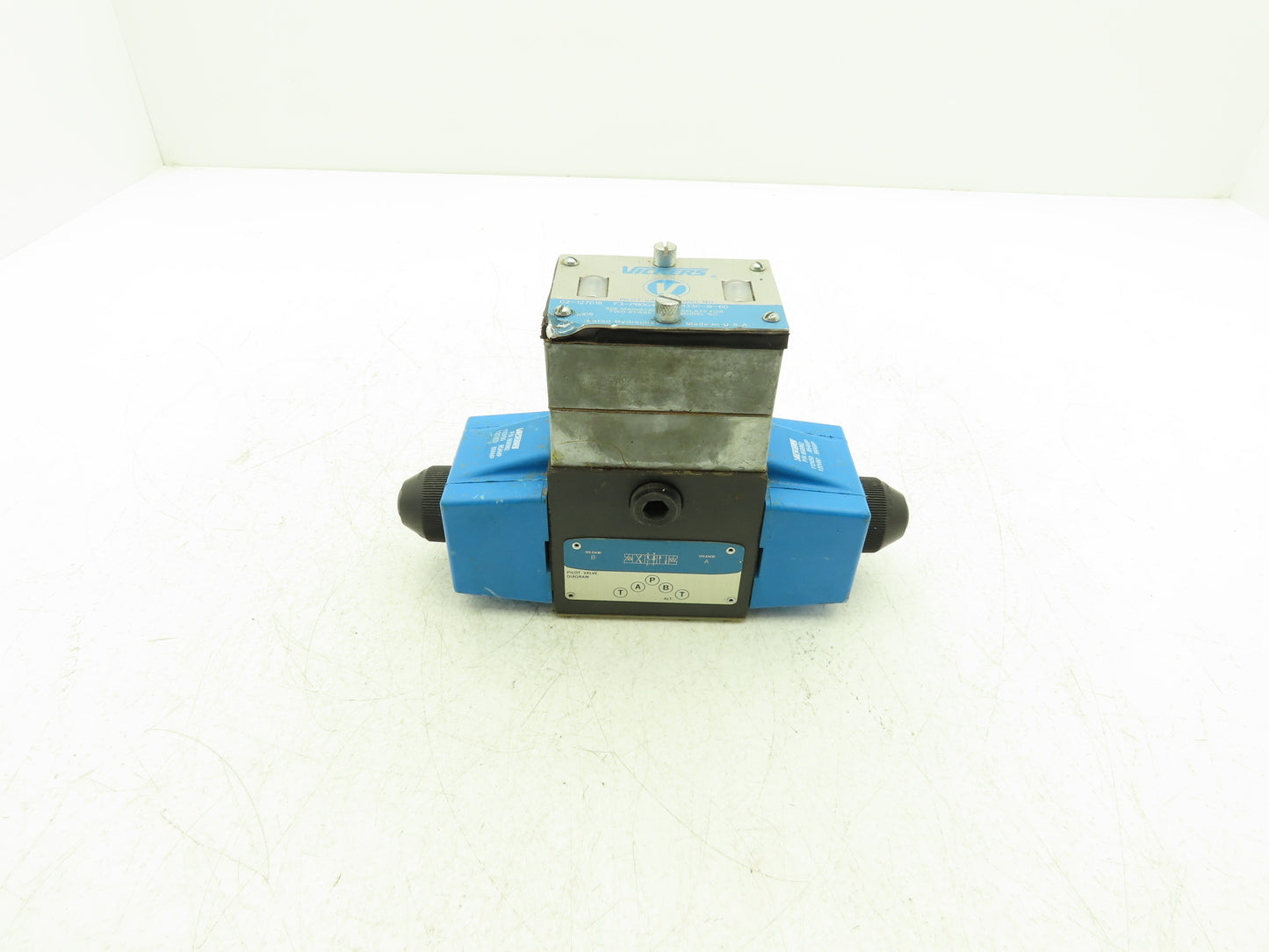 Vickers F3-PBDG4S4L-0133C-B-60 Hydraulic Directional Pilot Valve 120VAC