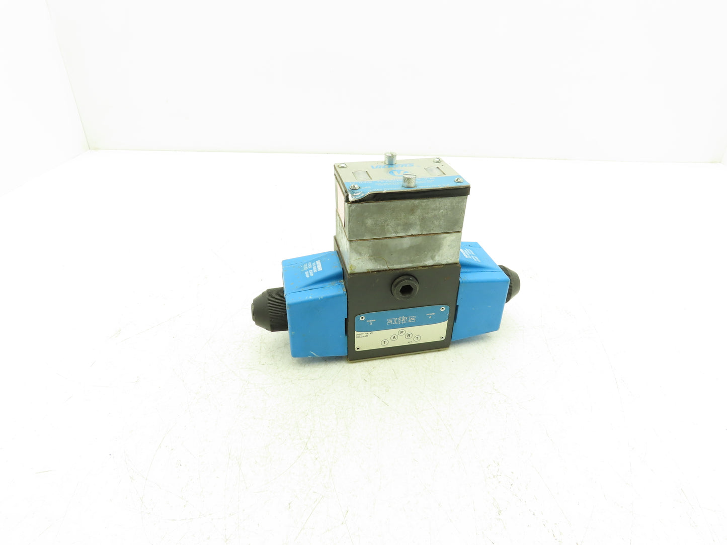 Vickers F3-PBDG4S4L-0133C-B-60 Hydraulic Directional Pilot Valve 120VAC