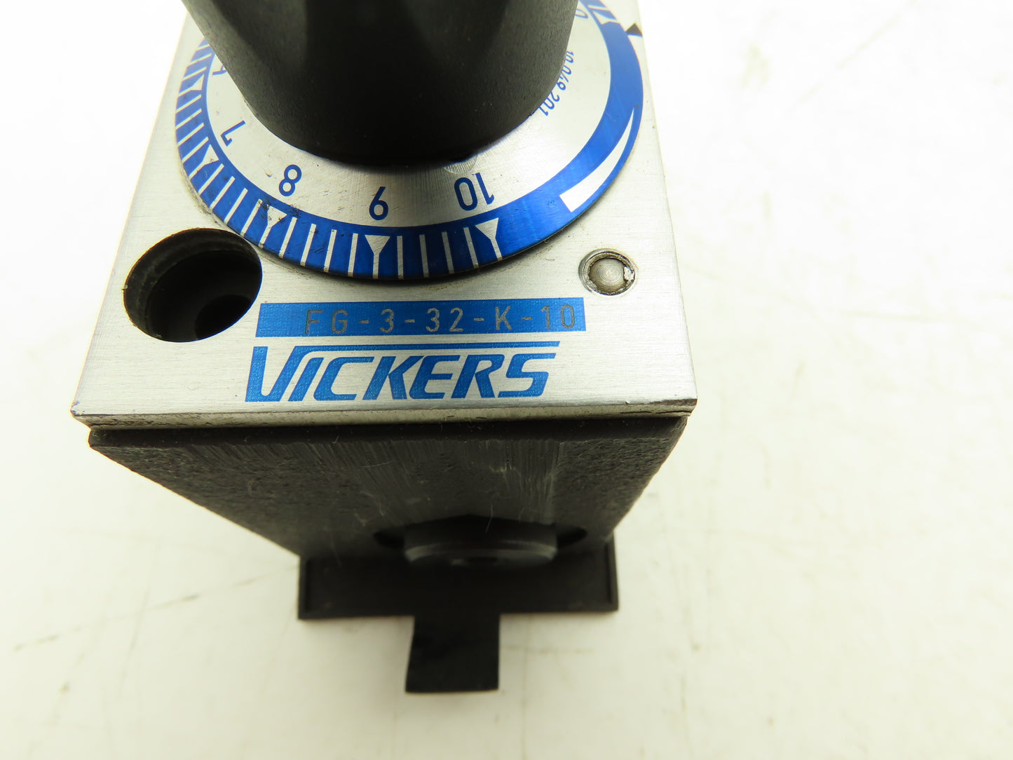 Vickers FG-3-32-K-10 Hydraulic Key Flow Control No Check Valve 3.2 lpm Size 03