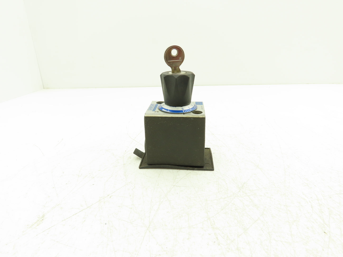 Vickers FG-3-32-K-10 Hydraulic Key Flow Control No Check Valve 3.2 lpm Size 03