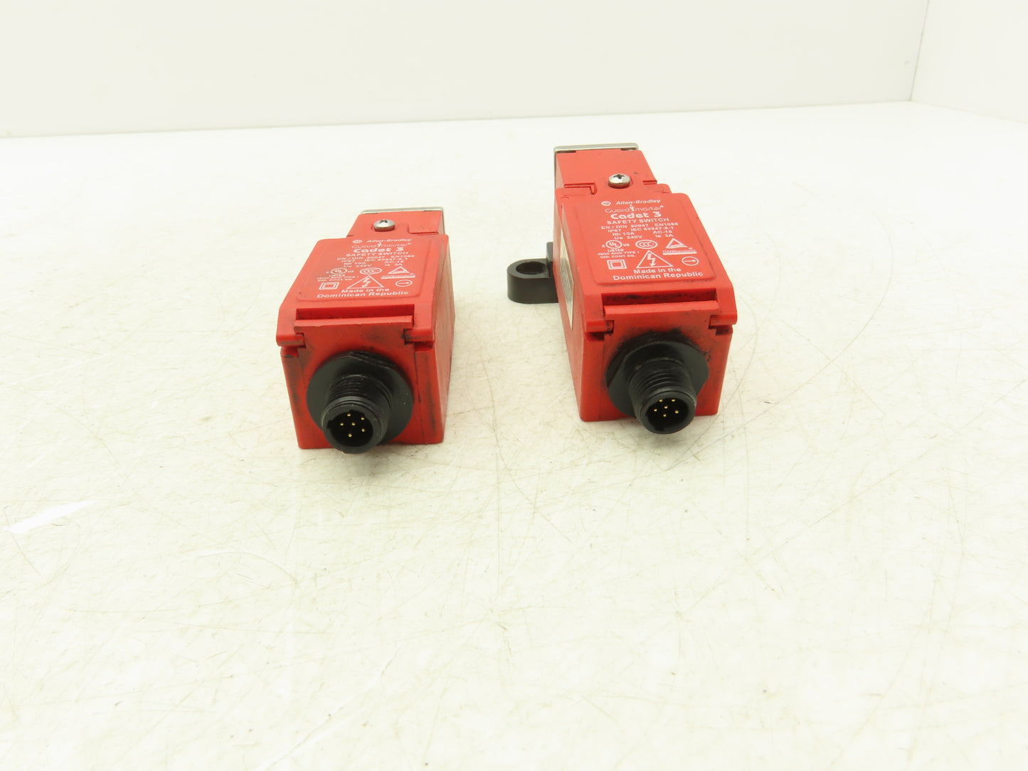Allen Bradley 440K-C21088 Guardmaster Cadet 3 Safety Interlock Switch Lot of 2