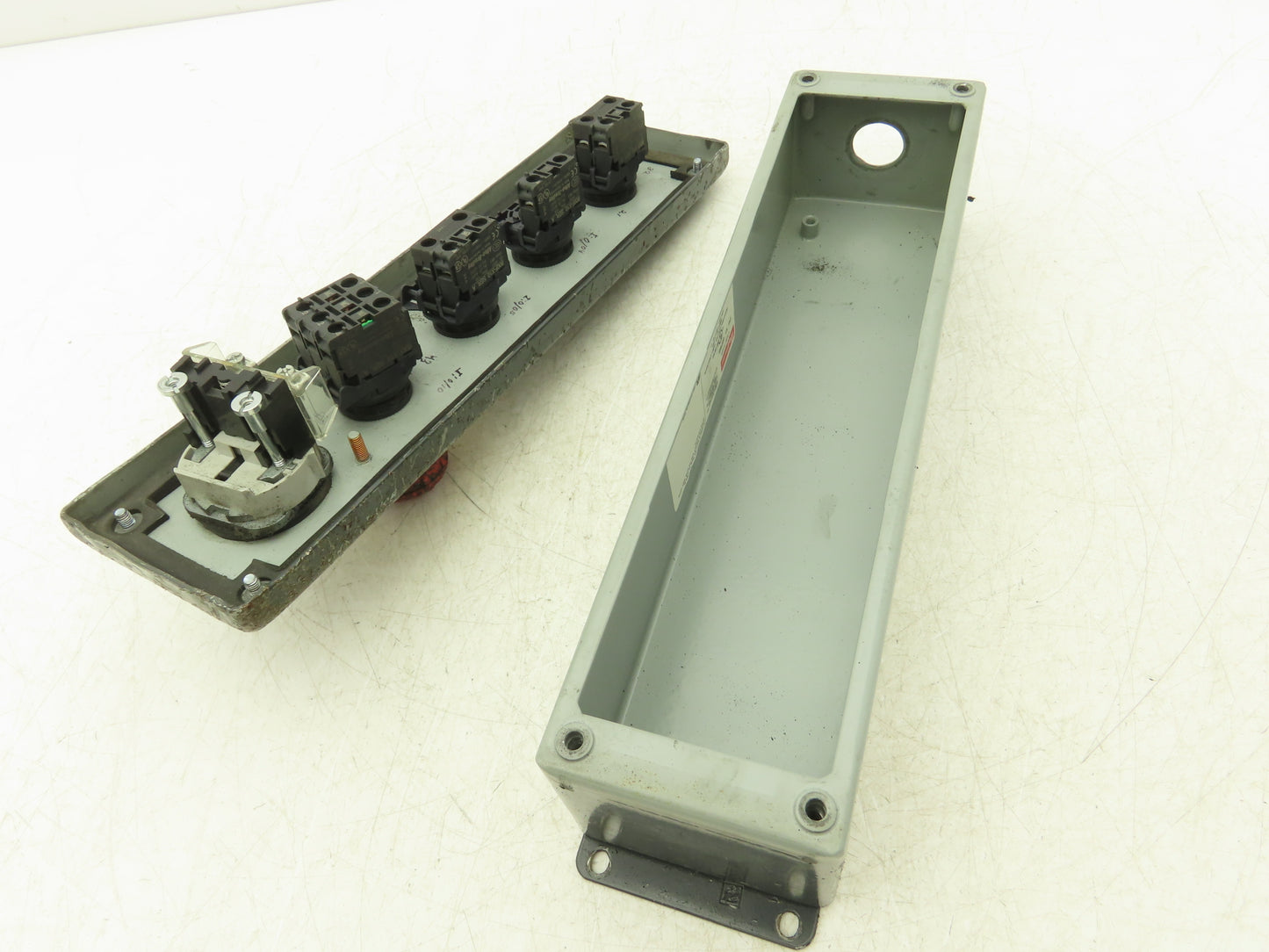 Hoffman E5PBG Pushbutton Electrical Enclosure 5 Hole 22/30mm Pushbutton E-Stop